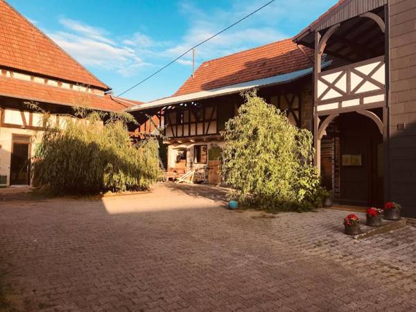 Gemütliche Landhaus Wohnung auf dem Ponyhof - Himmelbett Kamin & Garten