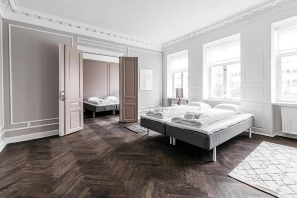 4BR Balcony EXTREME LOCATION and Luxury scandinavian Designer Apt