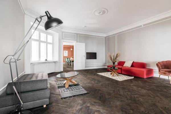 4BR Balcony EXTREME LOCATION and Luxury scandinavian Designer Apt