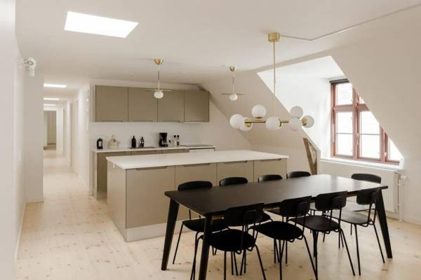 Central Apt · Newly Renovated · Shopping Street