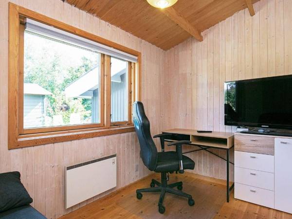 Workspace - 7 person holiday home in V ggerl se