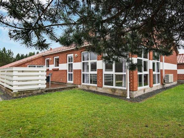 Spacious Cottage in Glesborg with Swimming Pool