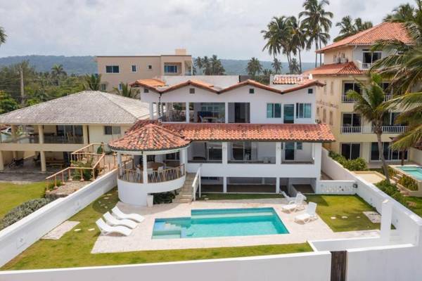 Villa Oasis - Luxurious 5 Bedroom Beachfront Villa with Private Pool