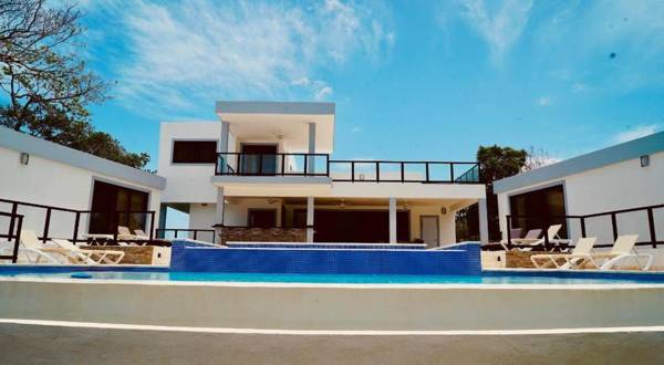 Bachelor's Heaven - Private and Spacious