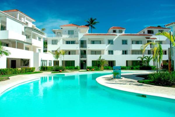 DELUXE E1 2 BR POOLTERRACECLOSE TO THE BEACH!