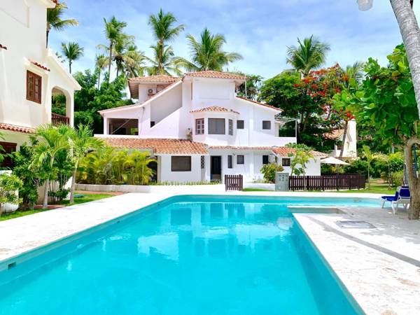 Beautiful family Villa near Bavaro beach with pool
