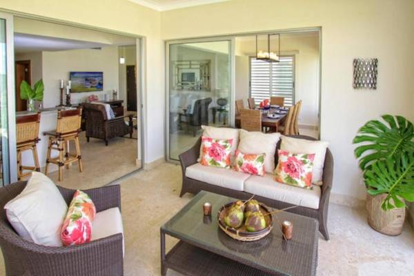 Spacious 3 BDR fully-equipped condo with pool and golf view