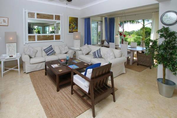Fully equipped apartment overlooking golf course at luxury beach resort
