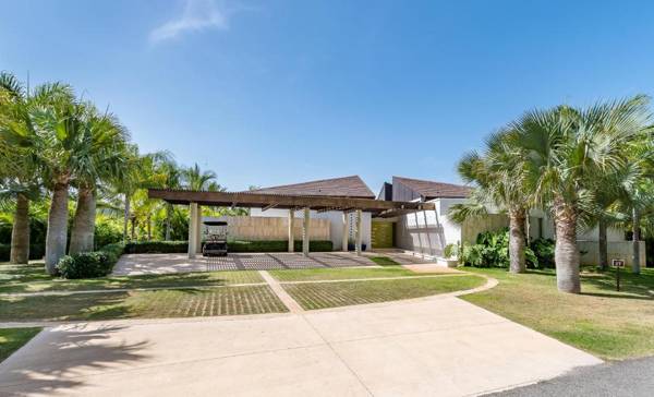 Unique Private Villa with Pools and Golf Cart