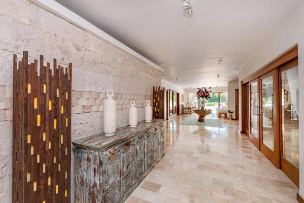 Stunning Villa with Private Pool and Jacuzzi in Casa de Campo