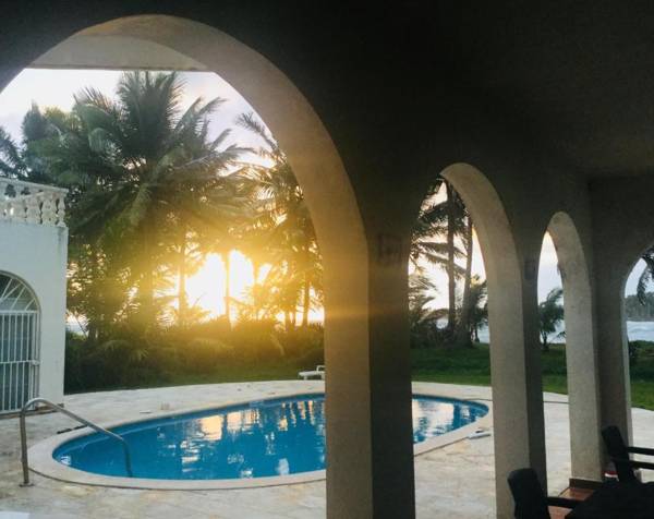 Baoba Breeze Bed & Breakfast- beachfront paradise