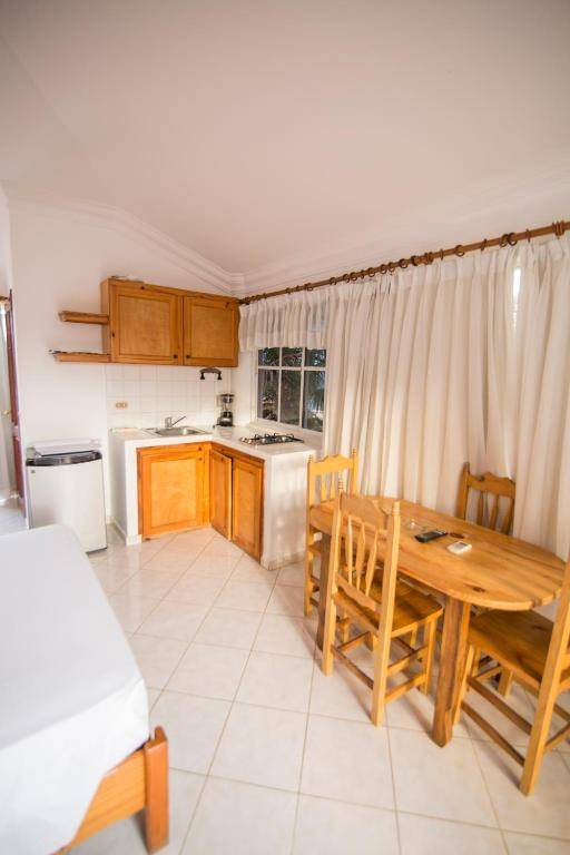 Las Palmeras by Graziano