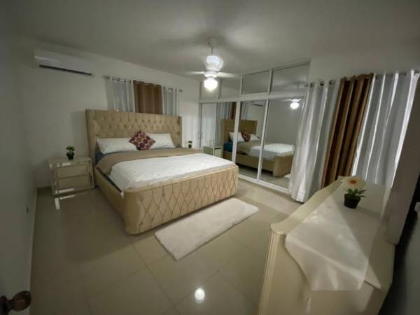 6-2 Santiago City Center Huge nice Apartment to stay rooftop to enjoy the city view -Cozy 3 bedrooms Apartment for 7 peoples - close to all kind the business Restaurants-Discotecs - 4 blocks to Colinas Mall and transportation 24 hours