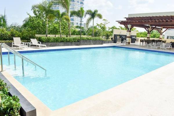 VPOF5B Luxury 1 bed Apt at Beach Tower with pool & Gym