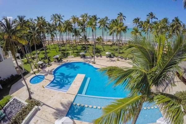 Apartment on the beach with pool and restaurant