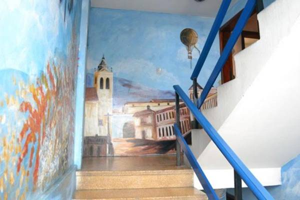 The Quito Guest House with Yellow Balconies for Travellers
