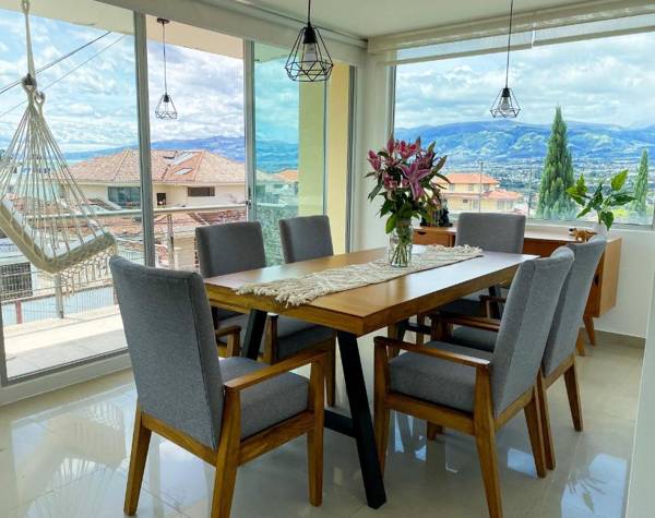 HERMOSO DEPARTAMENTO CON INCREIBLES VISTAS CUMBAYA