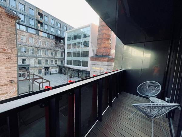 Dream Stay - Executive Apartment with Balcony