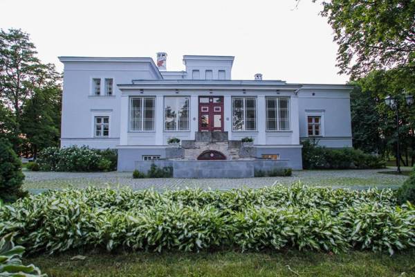 Saka Manor