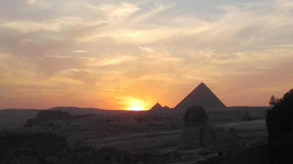 Pyramids Overlook Inn