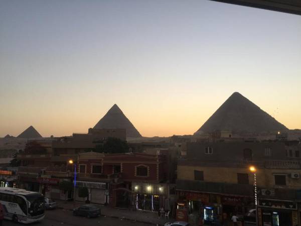 Cheops Pyramids Inn