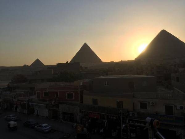 Cheops Pyramids Inn