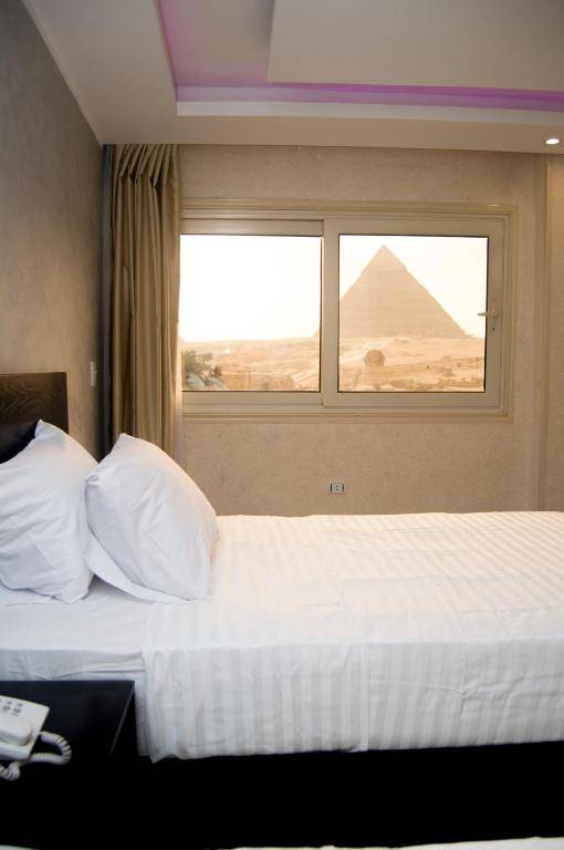 Egypt pyramids inn