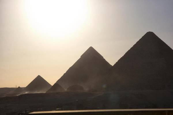 PYRAMIDS TOWER Inn