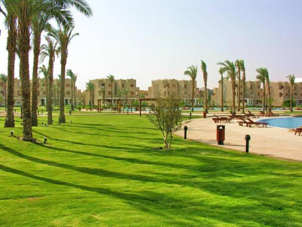 Royal Lagoons Resort & Aqua Park Families and Couples Only