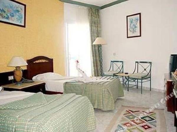 Roma Host Way Hotel & Aqua Park