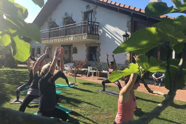 La Wave Surf House & School