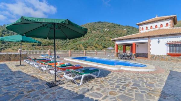 Villa Alejandro Sayalonga by Ruralidays