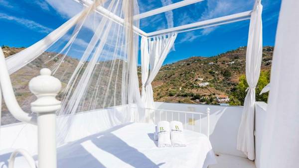 Villa Felicidad Sayalonga by Ruralidays