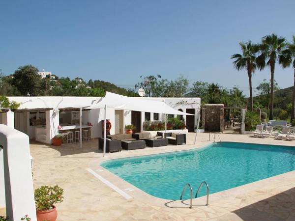 Lush Farmhouse in Sant Miguel de Balansat with Jacuzzi and Private Pool