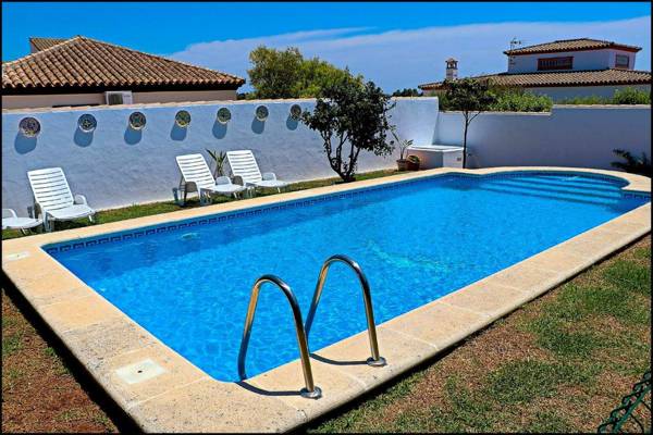 Bungalow Ramos III con piscina compartida