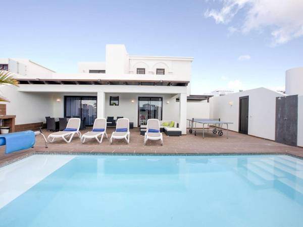 Majestic Holiday Home in Playa Blanca with Private Pool