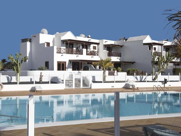 Lavish Holiday Home in Playa Blanca with Pool & Seabeach Nearby