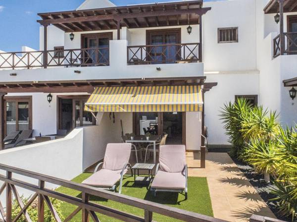 Lavish Holiday Home in Playa Blanca with Pool & Seabeach Nearby