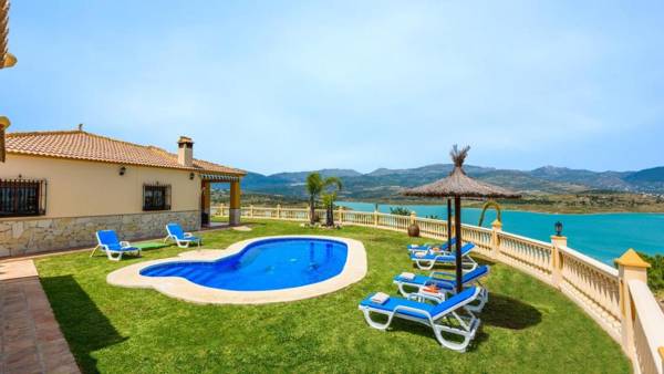 Cortijo Angela Vinuela by Ruralidays