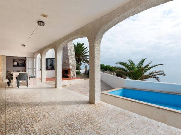 Stunning Holiday Home on the Spanish Coast with children's pool