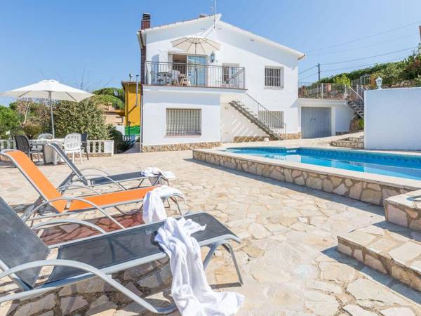 Cozy villa in Lloret de Mar with private pool for 11 pax