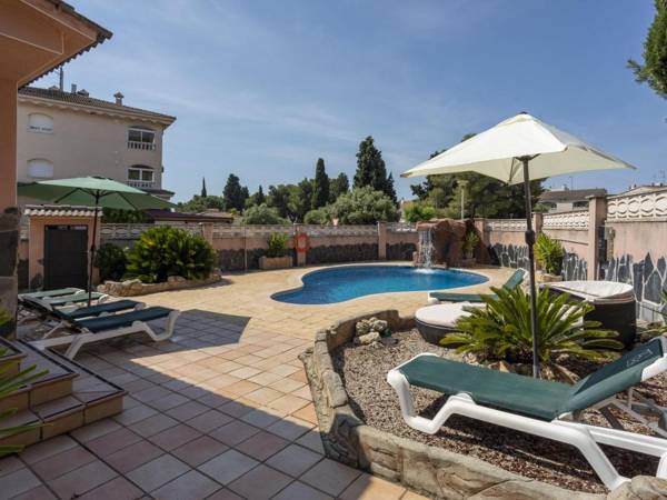 Premium Holiday Home in El Vendrell with Swimming Pool