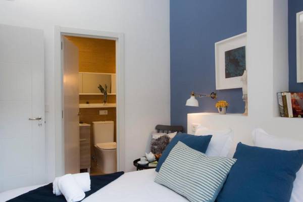 SingularStays Marina