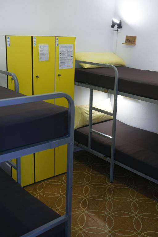 Mana Mana Youth Hostel