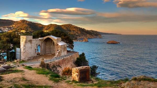 Lets Holidays Tossa de Mar Beach Apartment