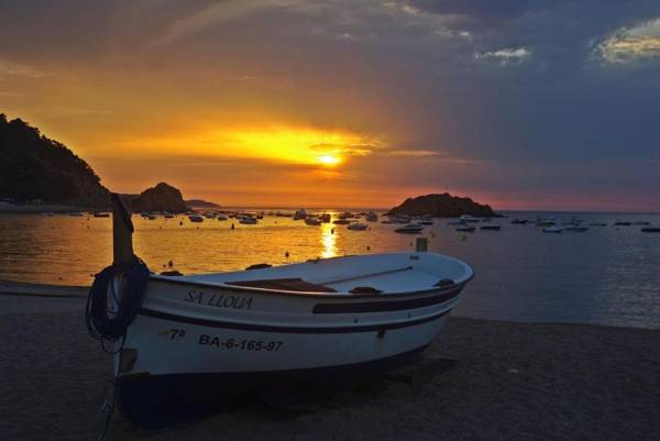 Lets Holidays Heart of Tossa Apartment