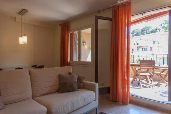 Lets Holidays apartment terrace La Guardia