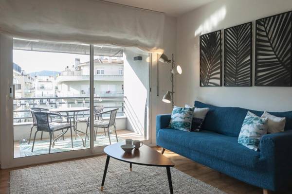 Lets Holidays Apartment Commercial Area