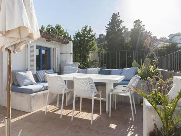 Lets Holidays Charming fisherman house with terrace