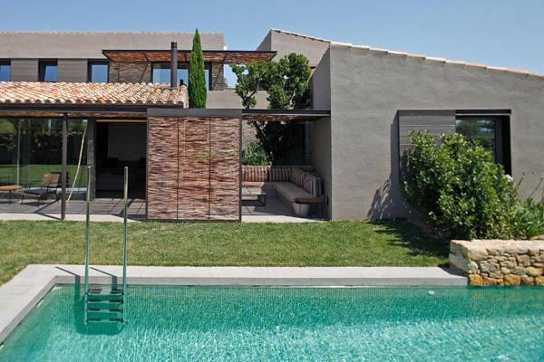 FridaysFlats Beautiful Villa With Pool